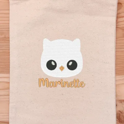 La broderie de la pochette Marinette la Chouette